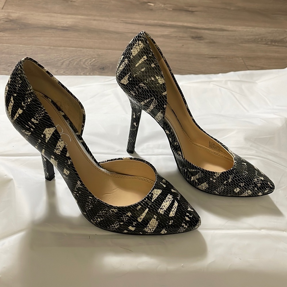 BCBG Women’s faux snake skin design. Gently used. Size 6.5